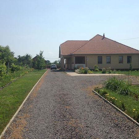 Koelcsey Kuria Vendeghaz Otel Szatmárcseke Dış mekan fotoğraf